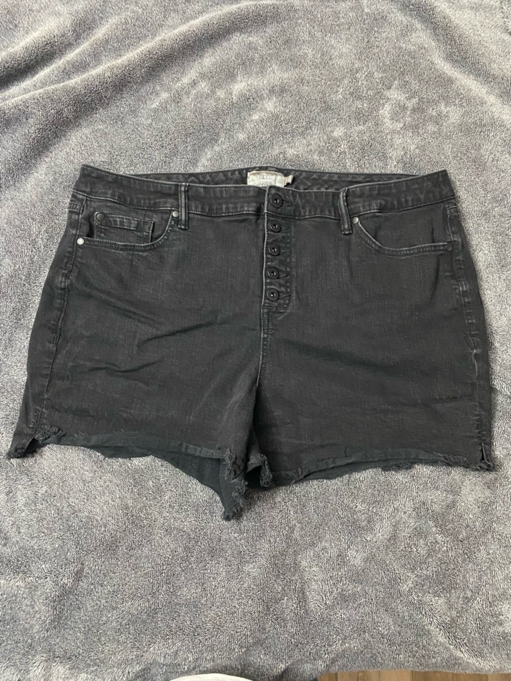 Torrid Black Denim High-Rise Button-Fly Shorts - Size 22 - Picture 2 of 7